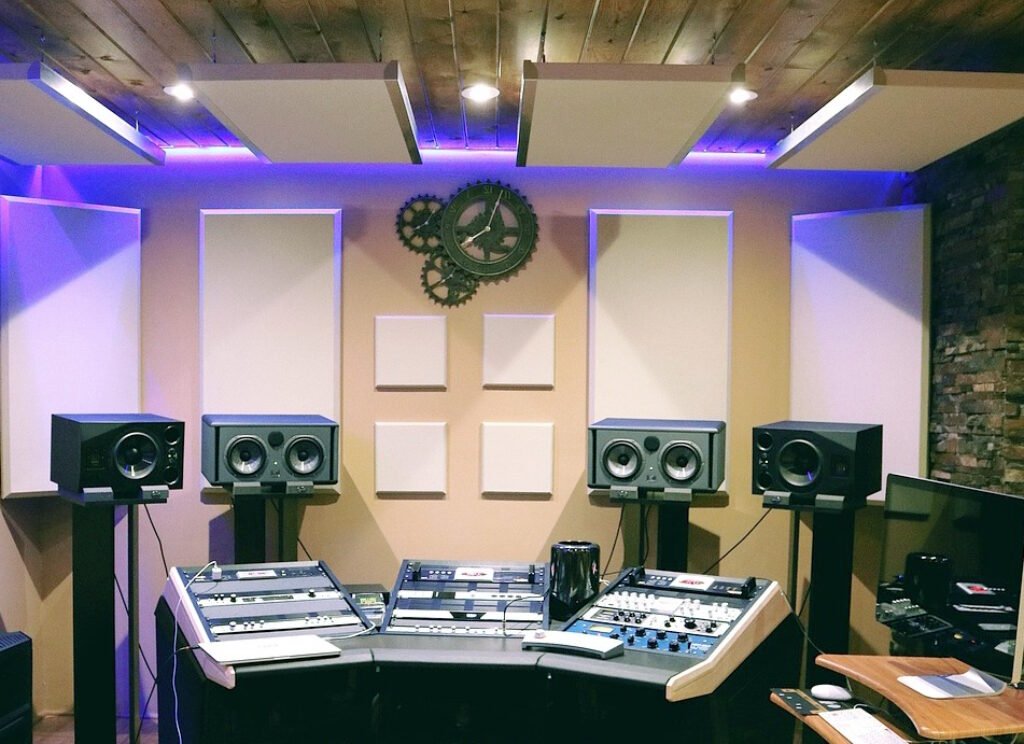 Voorbeeld van akoestische panelen baffles in een thuisstudio